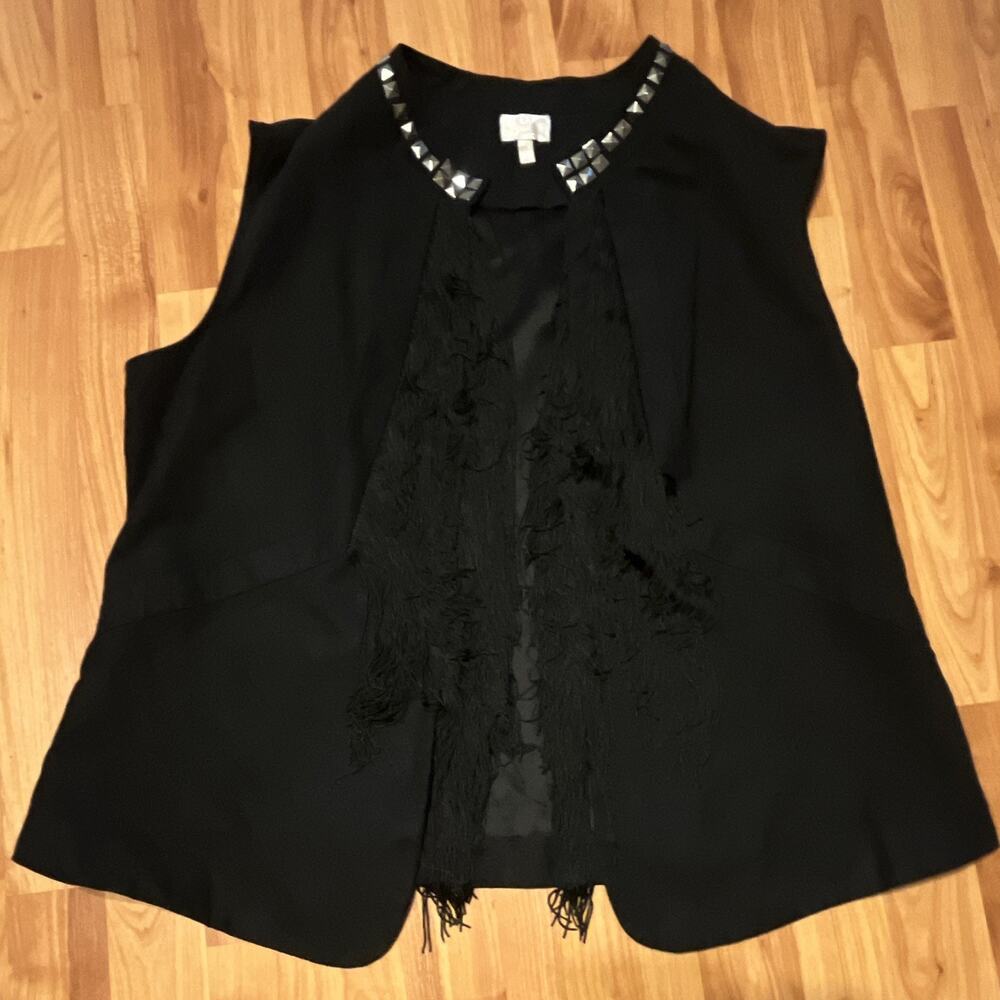 Hot in Hollywood Women's XL Vest Black Solid Sleeveless Studded Neck Fringe frnt
